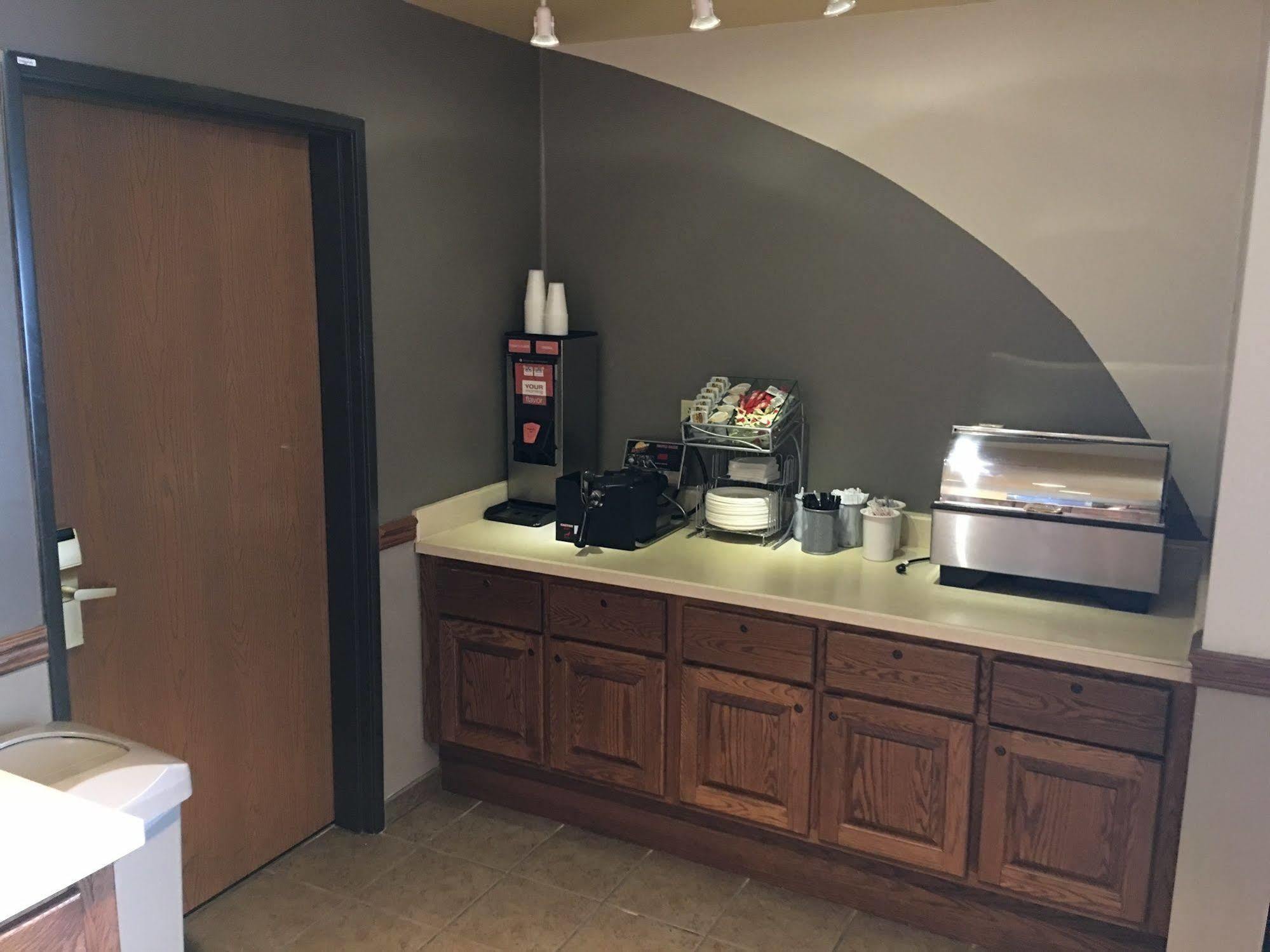 Americinn By Wyndham Fulton Clinton Ngoại thất bức ảnh
